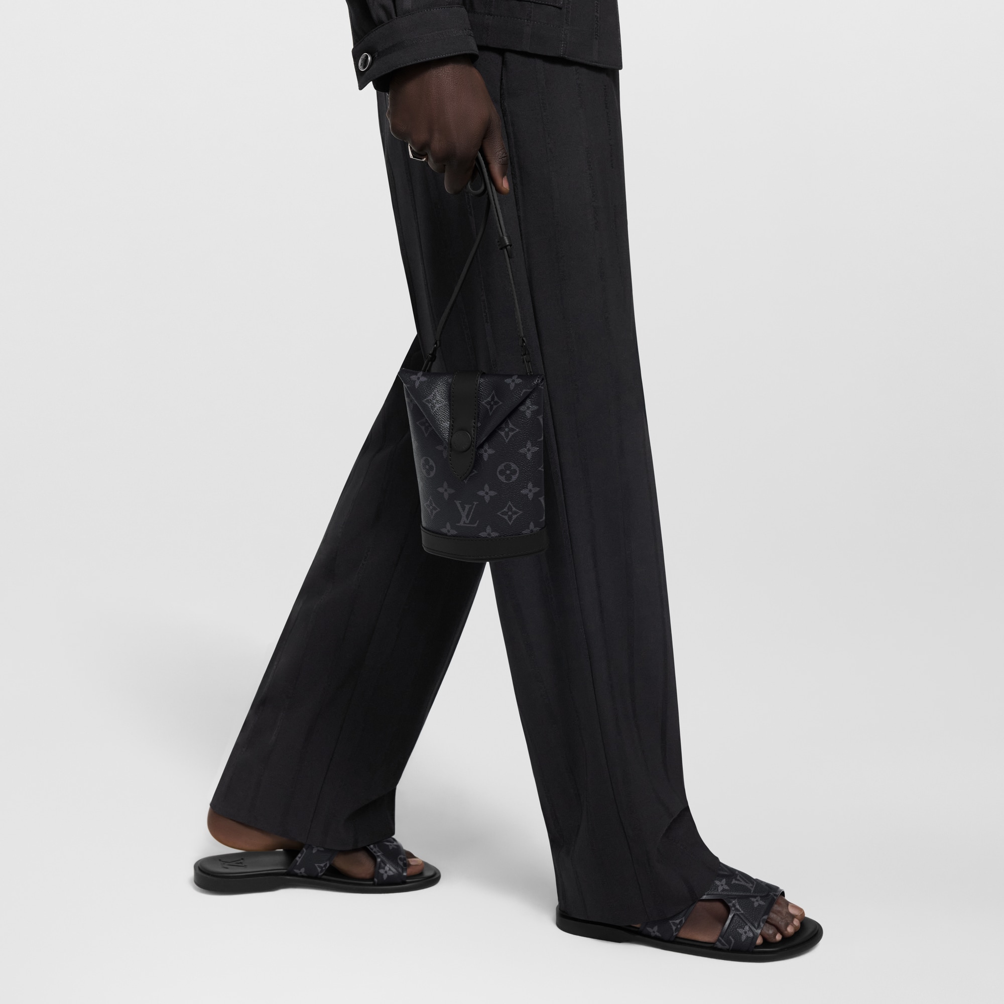 エンベロップ・ポーチ モノグラム・エクリプス｜ルイ・ヴィトン 公式